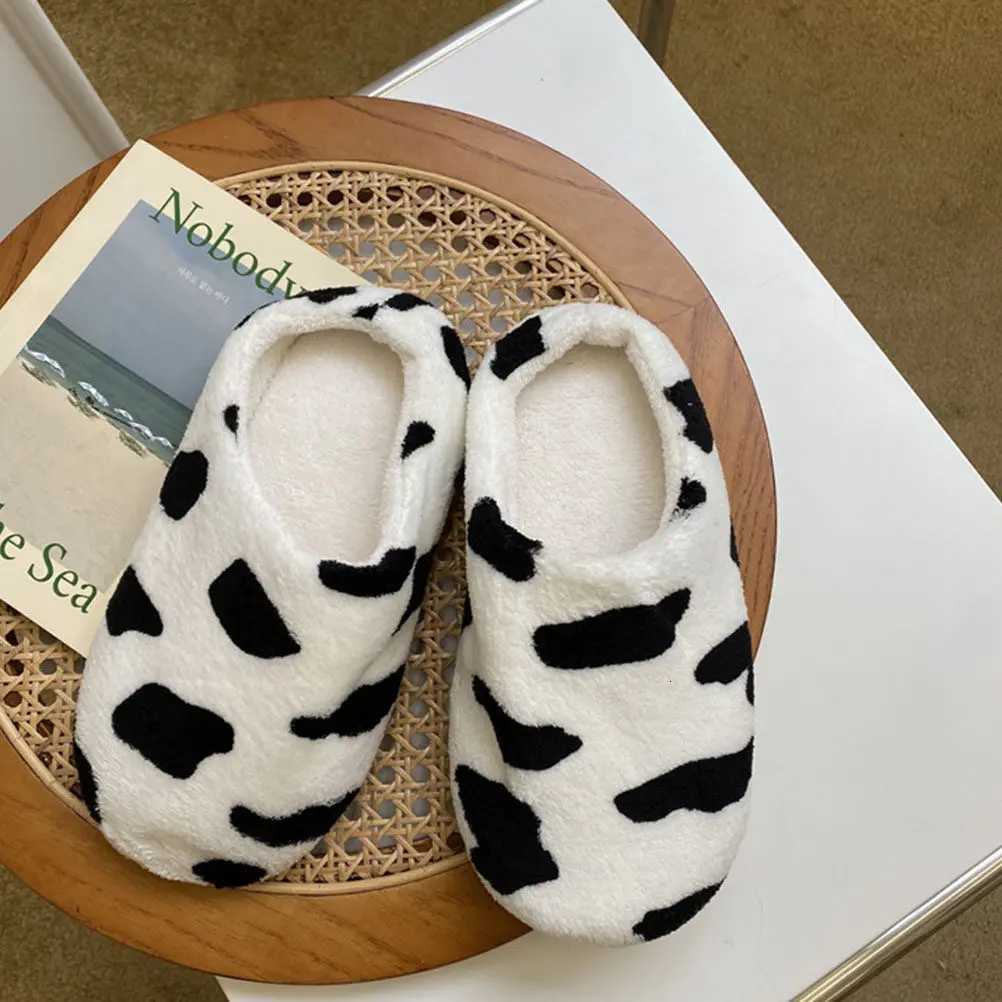 1 Pair Cow Pattern Winter Slippers Warm Slip-on Indoor Footwear Lightweight Students Bedroom Shoes Soft Warm Slippers Christmas S260305