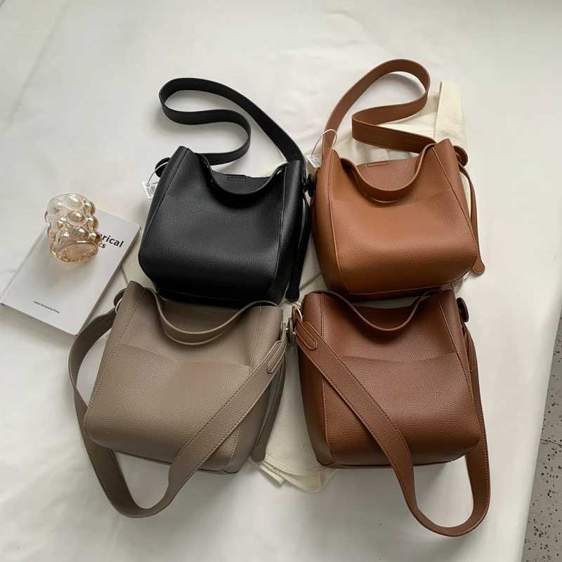 2025 Wide Strap Message Handbag Women Shoulder Bags Leather Soft Casual Bucket Large Capacity Simple Multi-function Tote H260306
