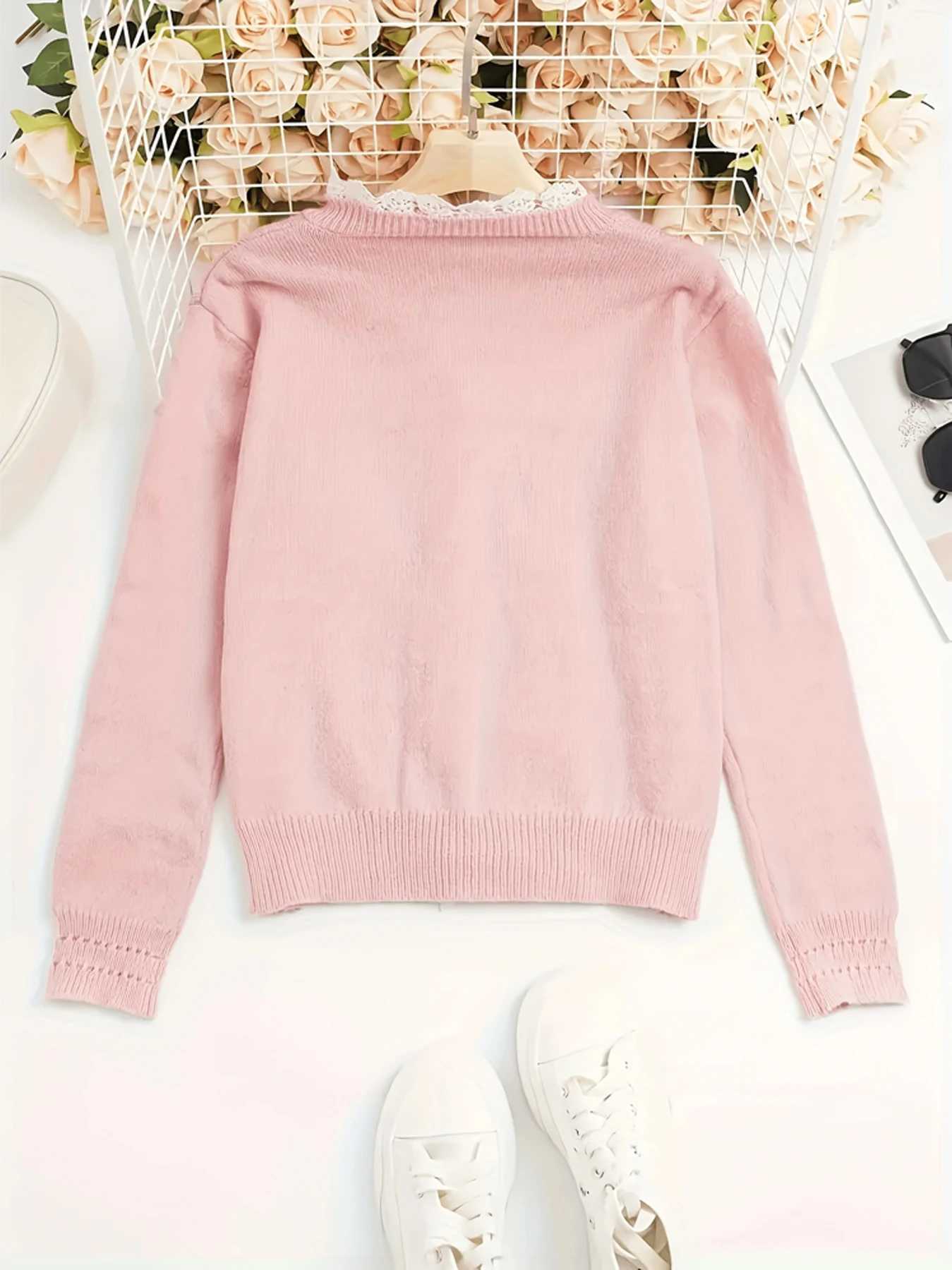 Autumn and winter fashion elegant long sleeved lace patchwork cardigan knitted sweater M260306