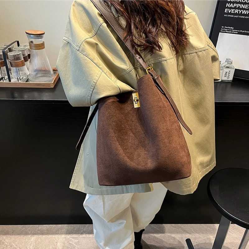 Autumn/Winter Bucket Bag Suede Fur Large Capacity Tote Bag for Women New Style Versatile Shoulder Crossbody Bag H260306