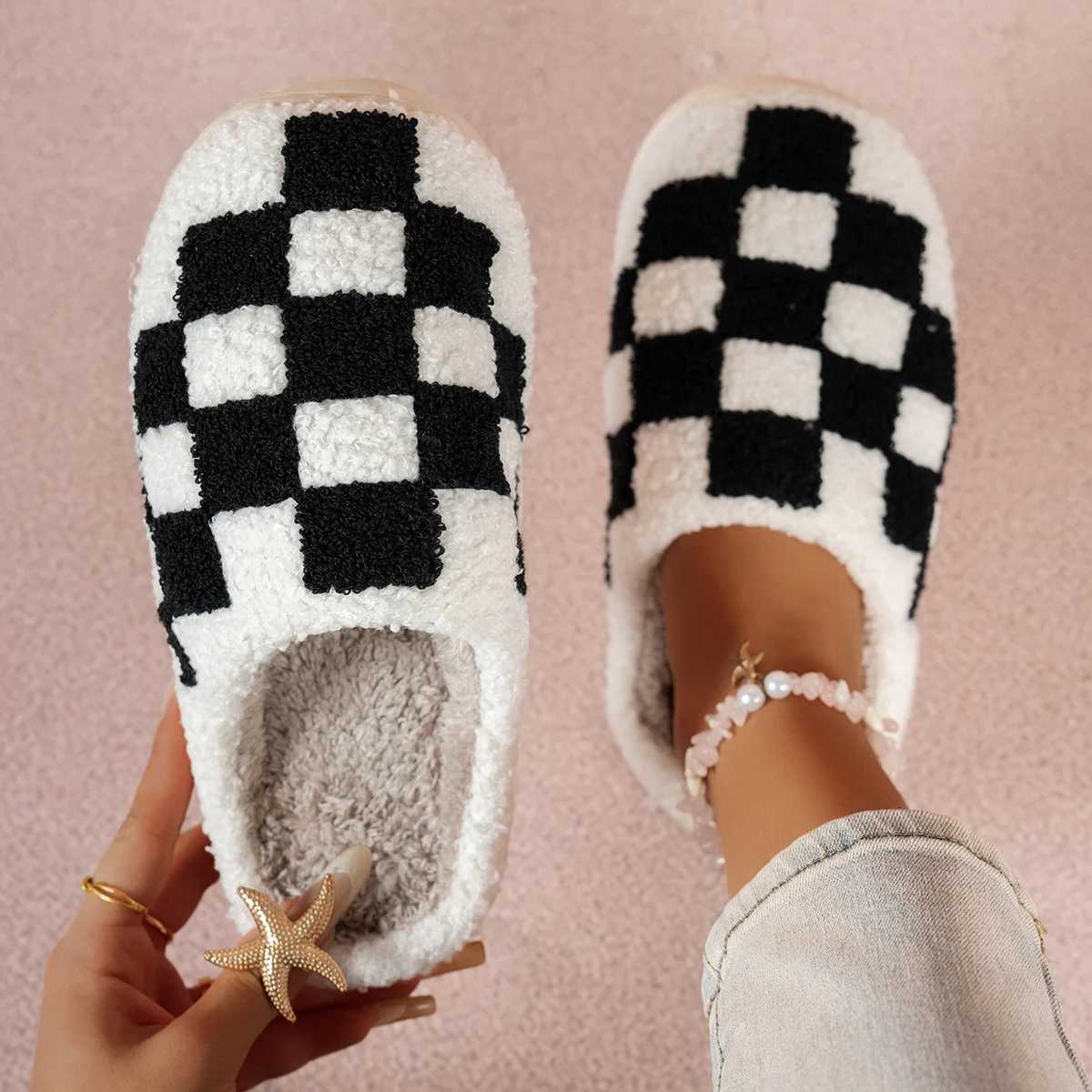 Winter Checker Board Classic Fashion Pattern Women Slippers Home Comfy Warm Soft Sole Indoor Plush Leisure Couples Bedroom Shoes S260305