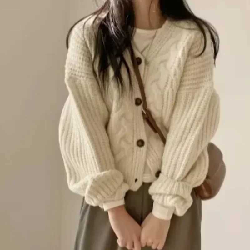 2024 French Retro Twist Cardigan sweater Women Spring and Autumn New Gentle Sle Lazy Loose V-neck All-Match Knitted Outerwear M260306