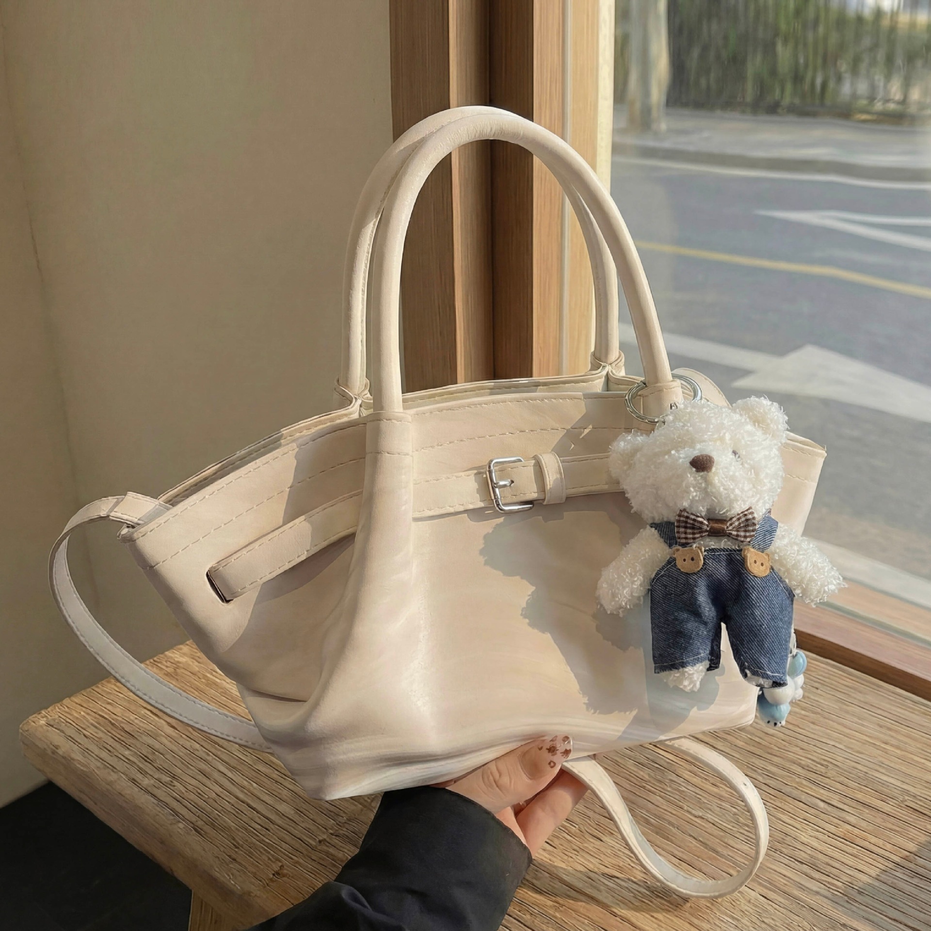 High end niche women's bag new spring multifunctional casual crossbody bag women's commuting handbag bucket bag designer bag