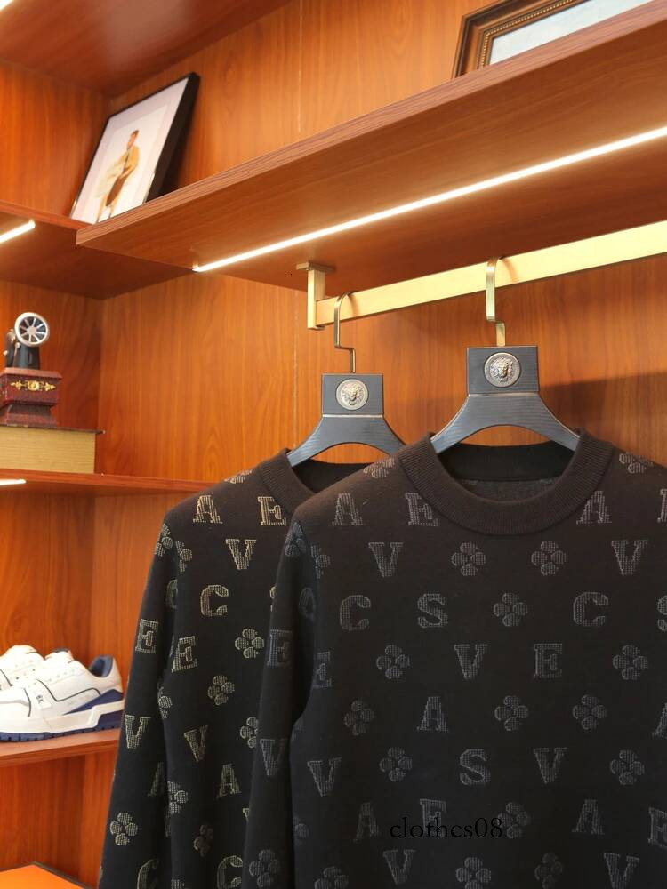 Men's Autumn Winter Thiened Woolen Sweater round Ne Letter Embroidery Faion High End Knitted irt Modern Sle Base Layer