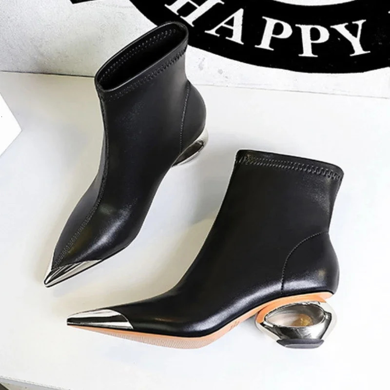 Metal Hollow Heel Iron Head Metal Pointed Toes Modern Short Boots for Women Winter Street Style Low Heel Boots Female 260303