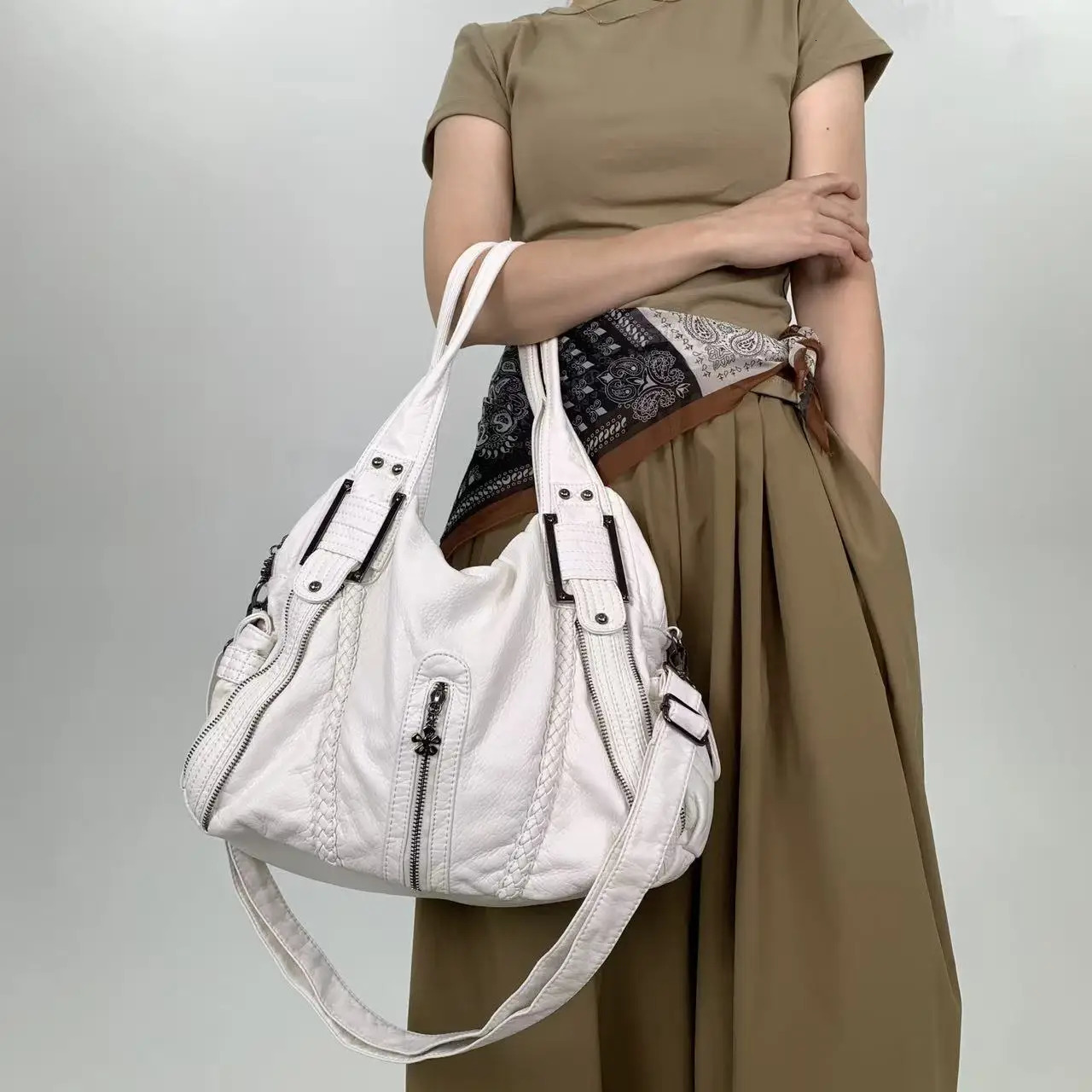 Ladies street Y2K personalized punk vintage tote bag with large capacity and multiple pockets vintage crossbody handbag 260306