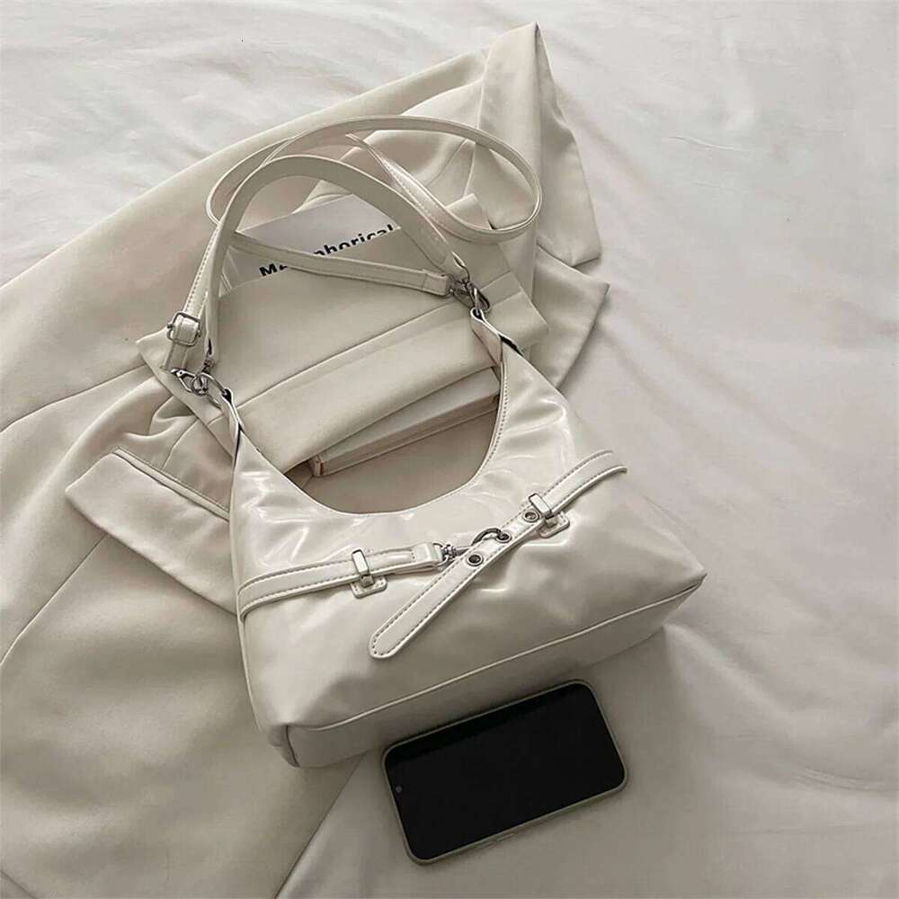 Vintage Patent Leather Crossbody Belt Buckle Detail Large Capacity Zipper PU Adjustable Strap Underarm Bag For Daily Commute TIANOUDAISHU