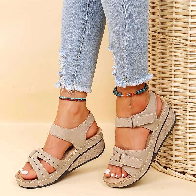2026 Summer Vintage Roman Sandals Female Fashion Non Slip Beach Open Toe Walking Women Shoes