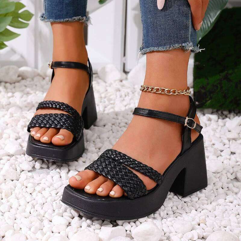 2026 Summer New Women's Fashionable Comfortable Thick Bottom with One Line Buckle Design and Simple Open Toe Sandals