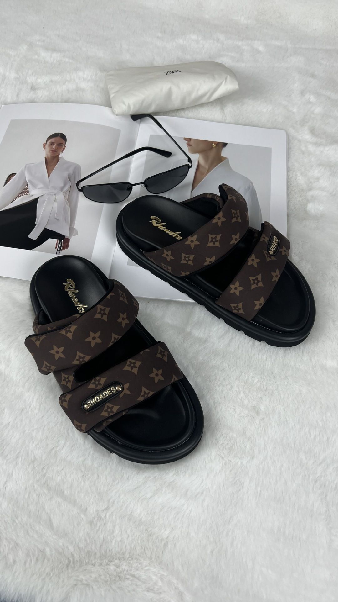 Free delivery Leisure slippers Fashionable and wear-resistant slippers with anti slip sole for commuting and going out without slipping