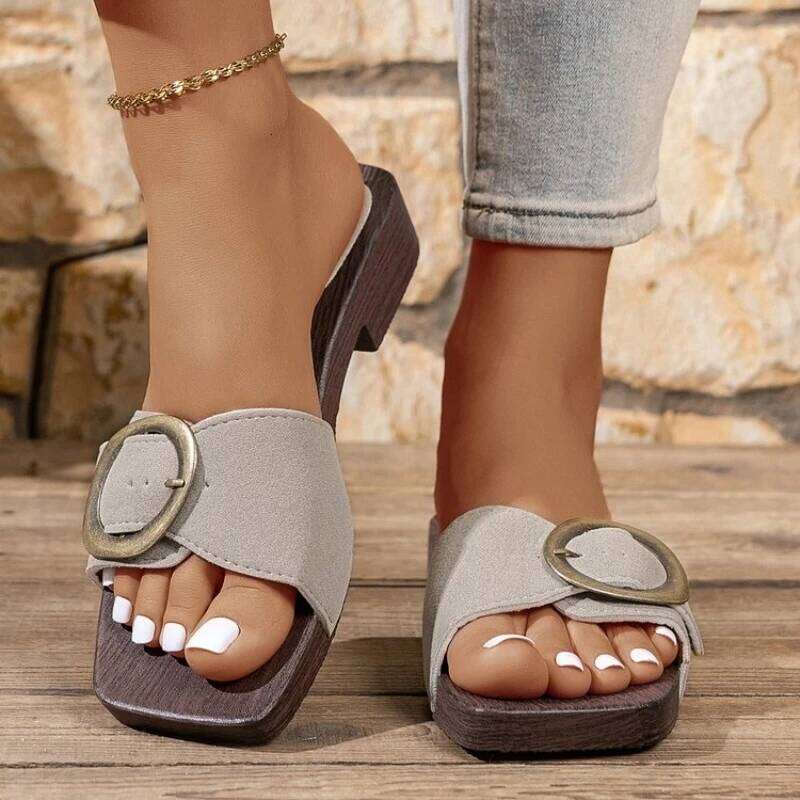 Ladies 2026 Summer New Fashion Elegant Open Toe Round Head Metal Decorative Slippers Beach Casual Women Sandals