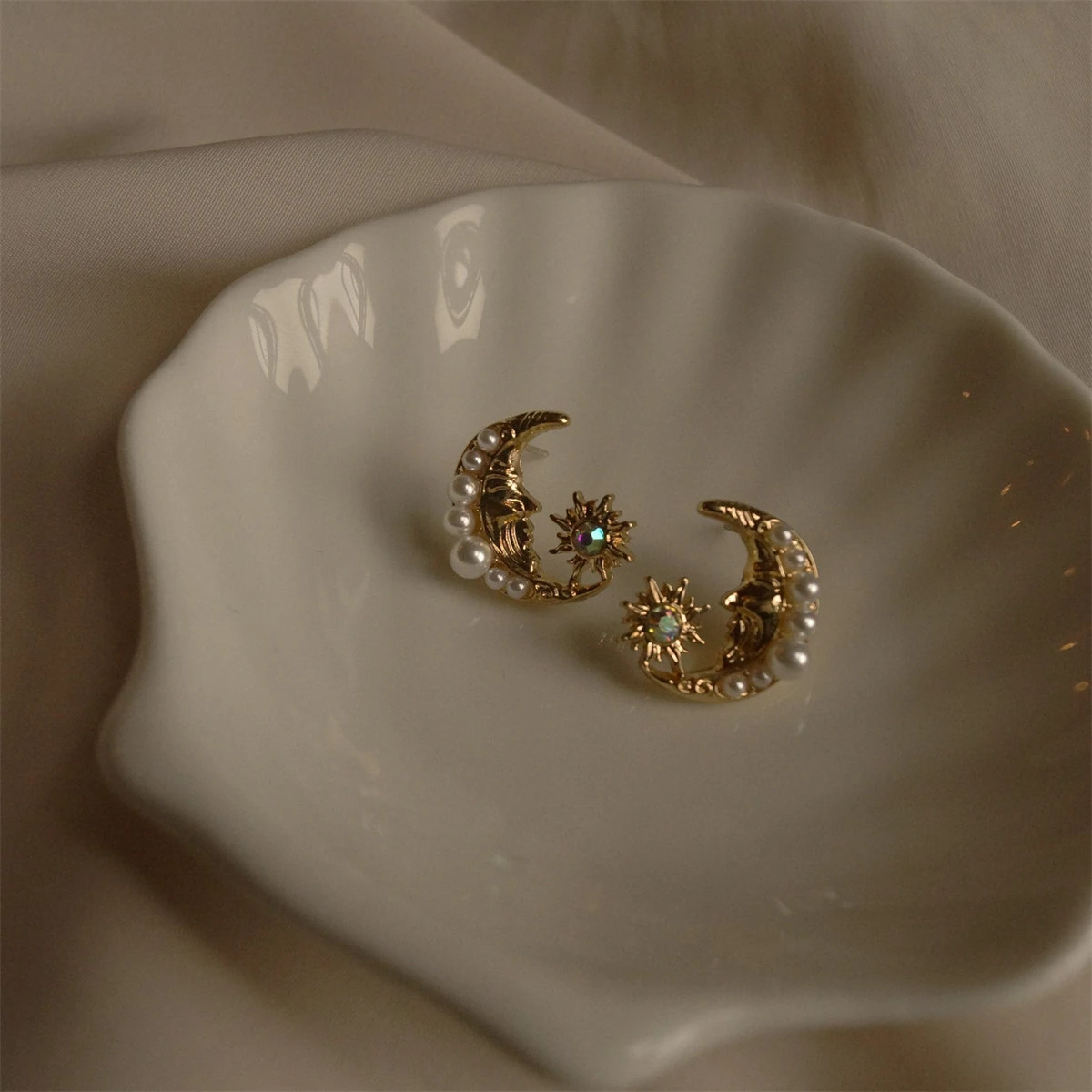 Fashion Autumn Product Stainless Steel Material Sun Moon Series Pearl Earrings Earstuds Gold Plated 260303