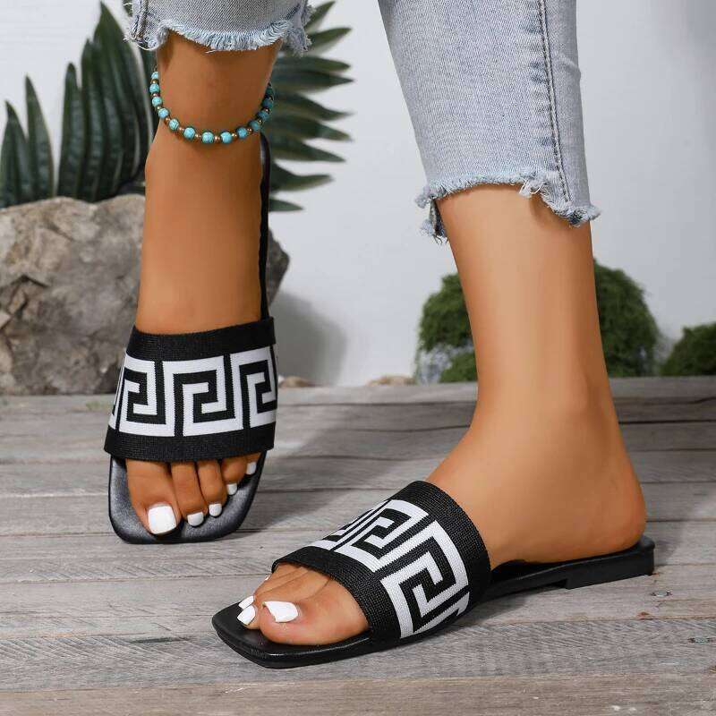 2025 Summer New Women's Letter Fashion Slippers Flat Shoes Beach Comfortable Versatile Sandals