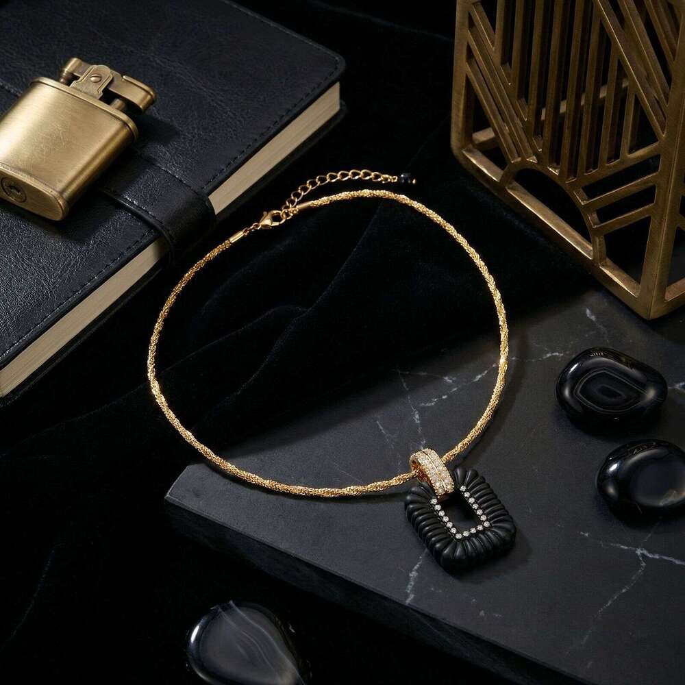 Vintage Geometric Hollow-Out Black Earrings And Necklace Set Light Luxury High-End Niche Style Jewelry For Women High-Quality