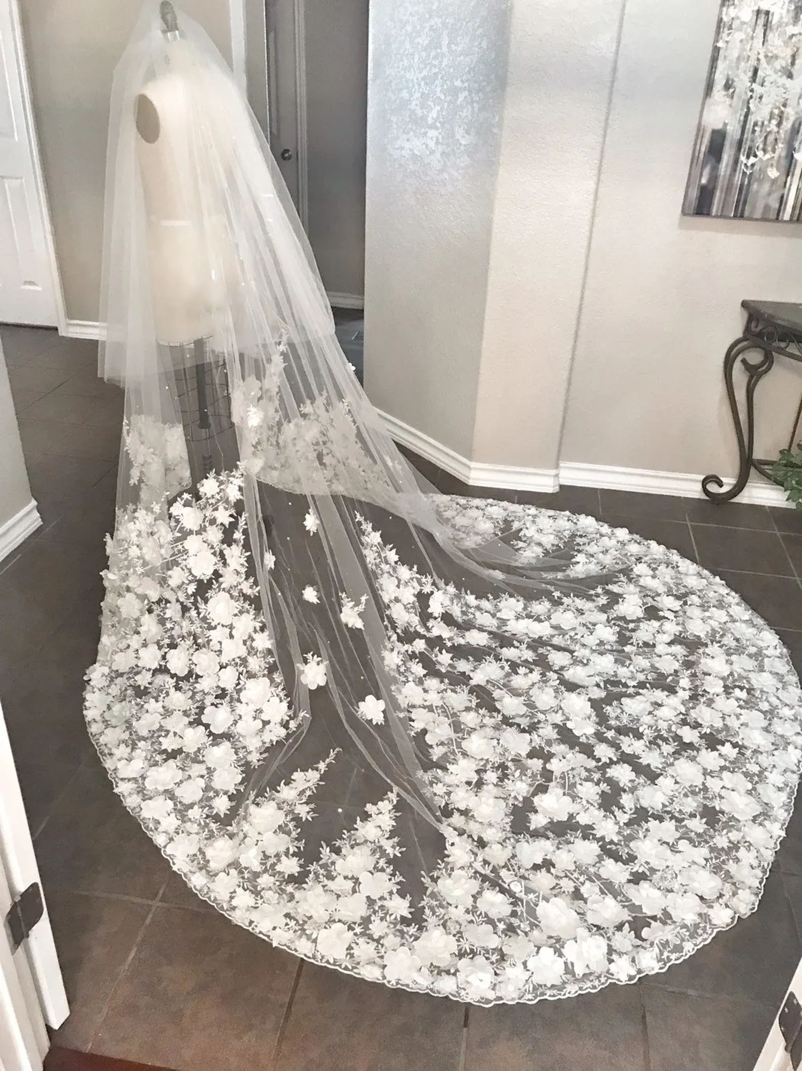 Bloom 3D Flowers Wedding Veil Cathedral 2 Tiers Cover Face White Ivory Floral Lace Edge Bridal Veils Tulle Blusher With Comb Bride Accessories Custom 