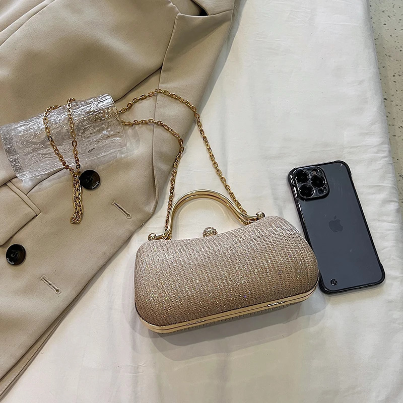 Evening party bags This year there is a trend for sophisticated and feminine womens There are simple buttoned small bag 260227