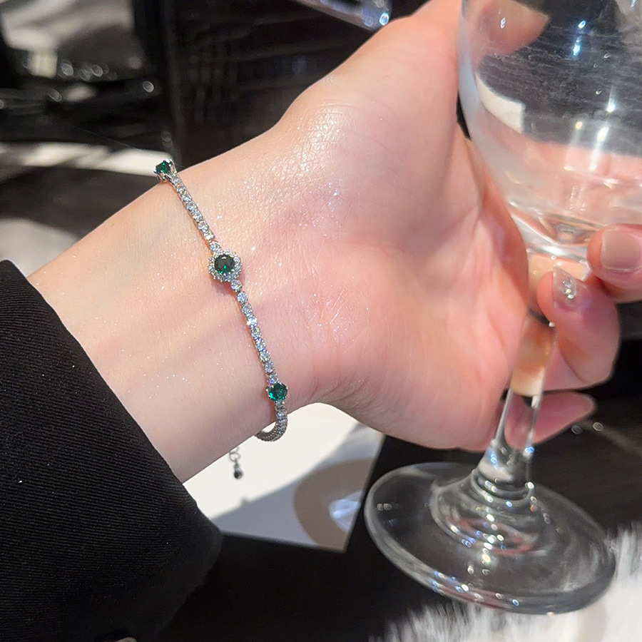 French-style exquisite simple zircon geometric round bracelet, light luxury high-end feel, fashionable and versatile niche jewelry for women