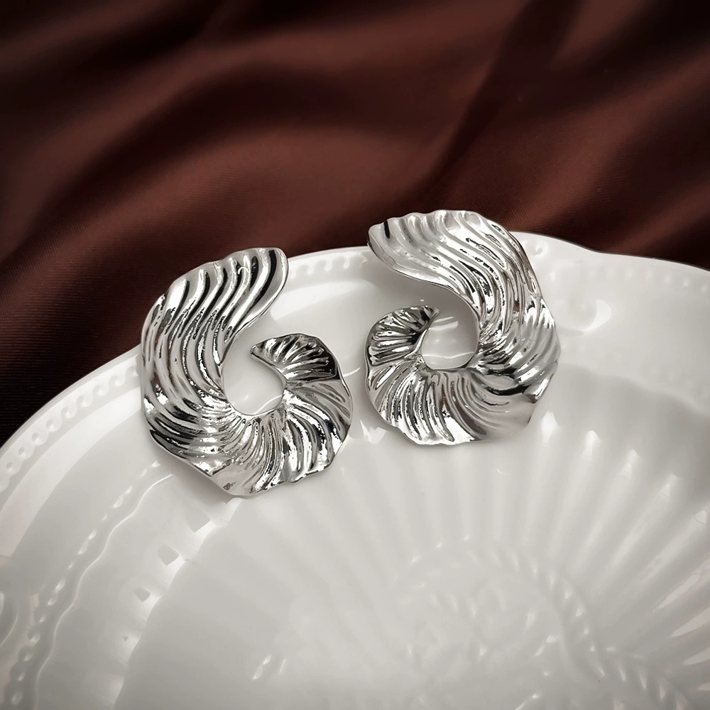 Unique Elegant Design Floral Ear Jewelry - Simple Yet Luxe Metallic Accessories