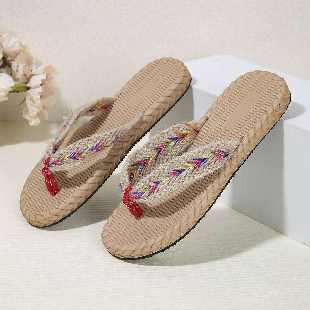 Summer New Women's fashion trend, anti slip, wear-resistant, comfortable soft bottom, ethnic style flat heel flip flops
