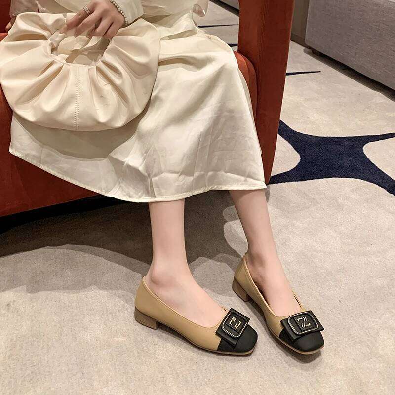 2025 New French Minimalist Leather Soft Flat Fashion Letter Commuter Casual Slip-On Loafers Women Shoes Woman
