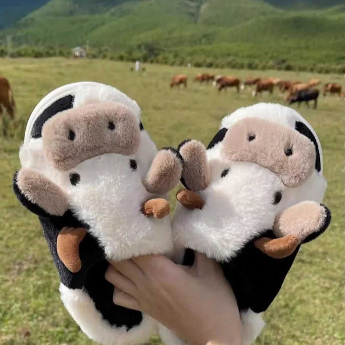 New winter neutral cartoon cow warm plush slippers for couples indoor anti slip home slippers for men and women home cotton sh S260305POEQ