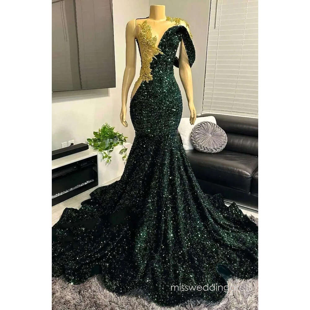 2026 Emerld Green Sequins Mermaid Dresses Sheer Mesh TopGold Lace Appliques Beaded Ruffles Sweep Train Formal Prom Dress Party Gowns BC18835