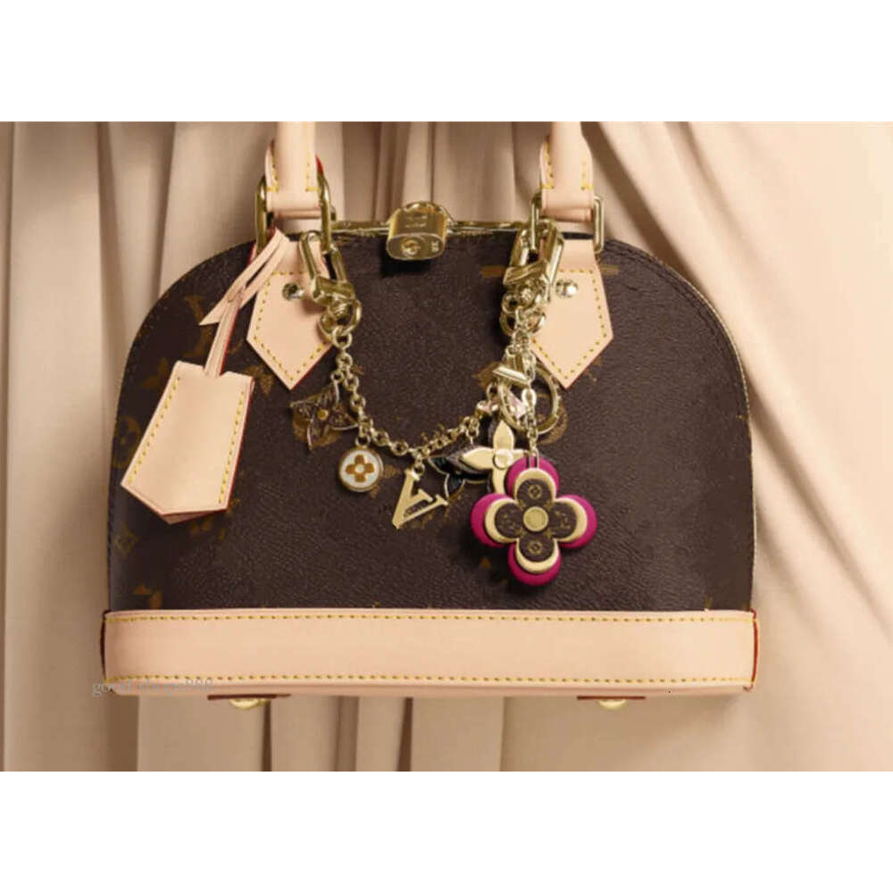 Designer 2025 Women V Letters Designers Keychain 20Styles Wallet Rabbit Top Llavero Car Key Chain Men Buckle Jewelry Keyring Keychains 326