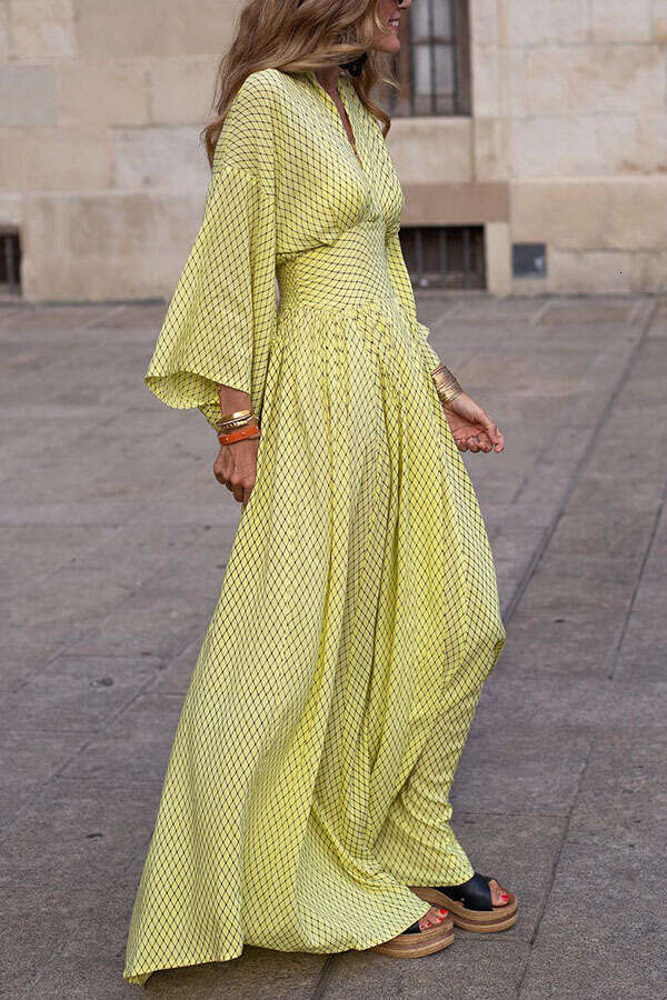 2026 European and American Autumn Style Long Sleeve Loose V-Neck Waist-Cinching Flared Dress for Women