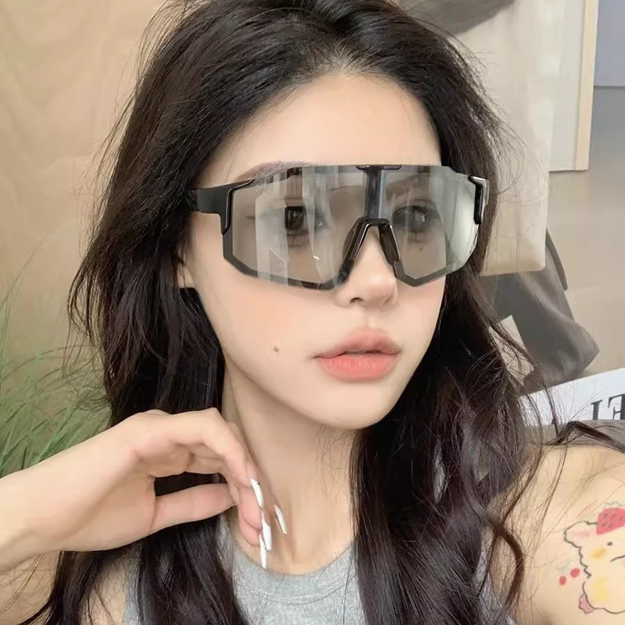Luxury New Fashion Bicycle Sunglasses Designer Sunglasses Outdoor Sunglasses Large Frame Goggles Mountain Skiing High End Sunscreen Sunglasses Wholesa