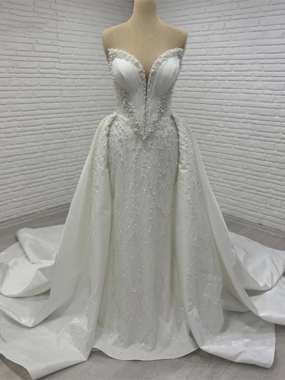 Gorgeous Mermaid Wedding Dress Pearls V Neck Strapless Bride Gowns Elegant Sequins Sweep Train Bridal Dresses Customized