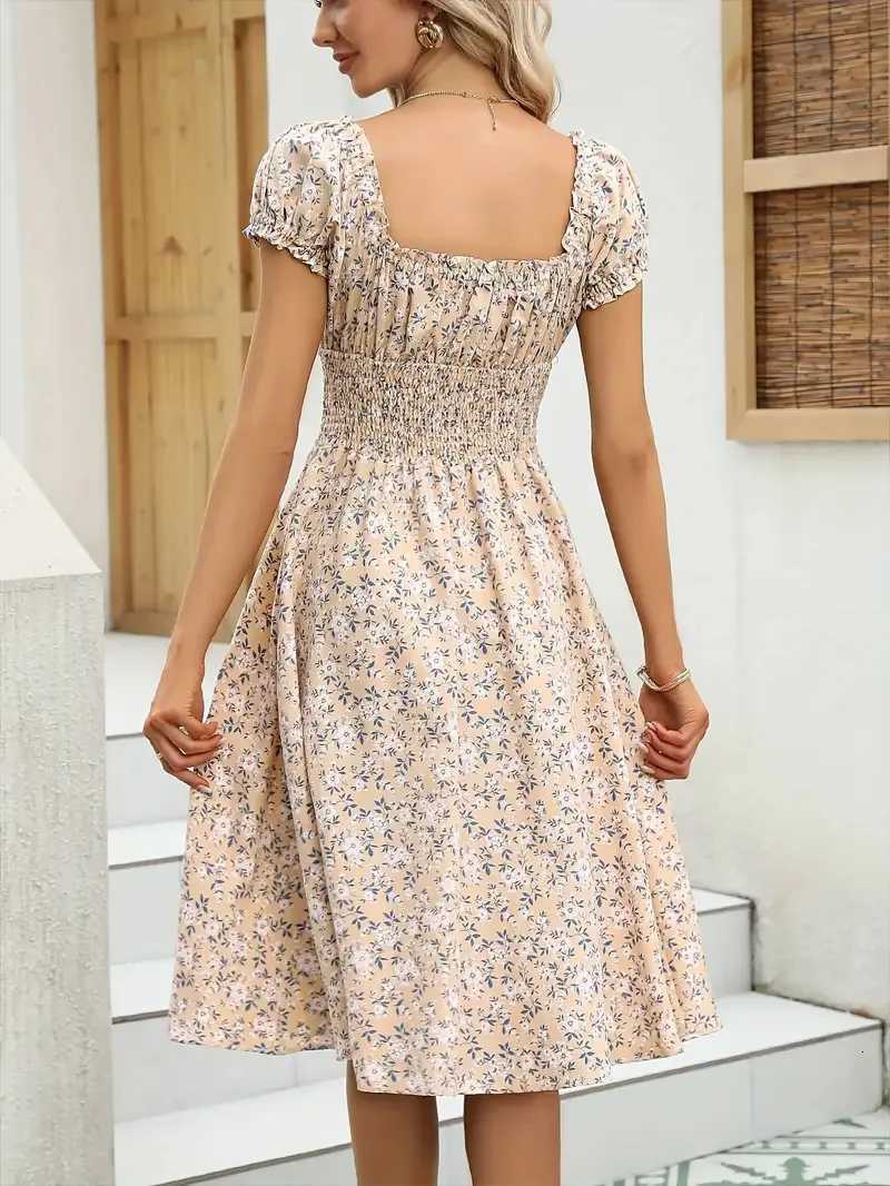 Vintage floral dress with fluffy cuffs and pleated waist cinching suitable for womens summer beach wear and summer parties X260306