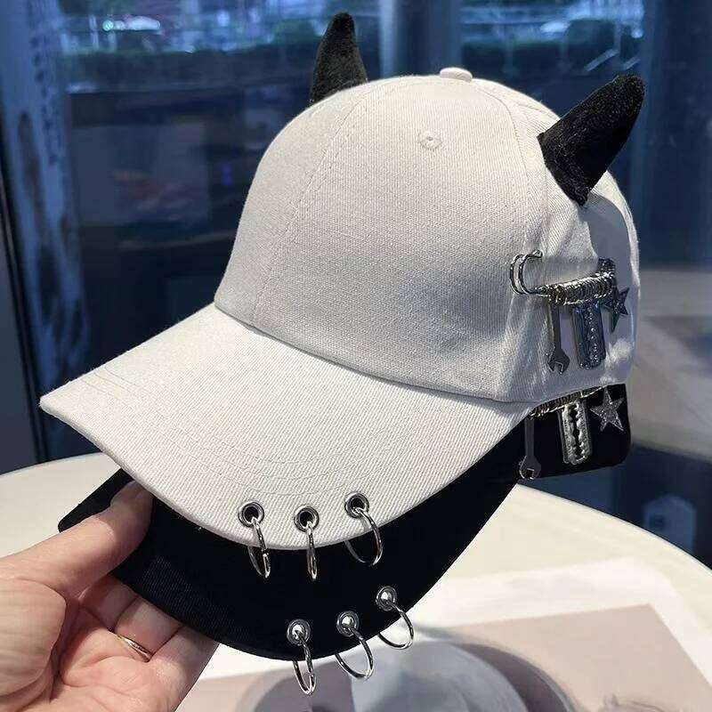 New Unisex Lron Ring Cow Horn Personality Baseball Caps Spring Autumn Outdoor Adjustable Casual Hats Sunscreen Hat Y260304