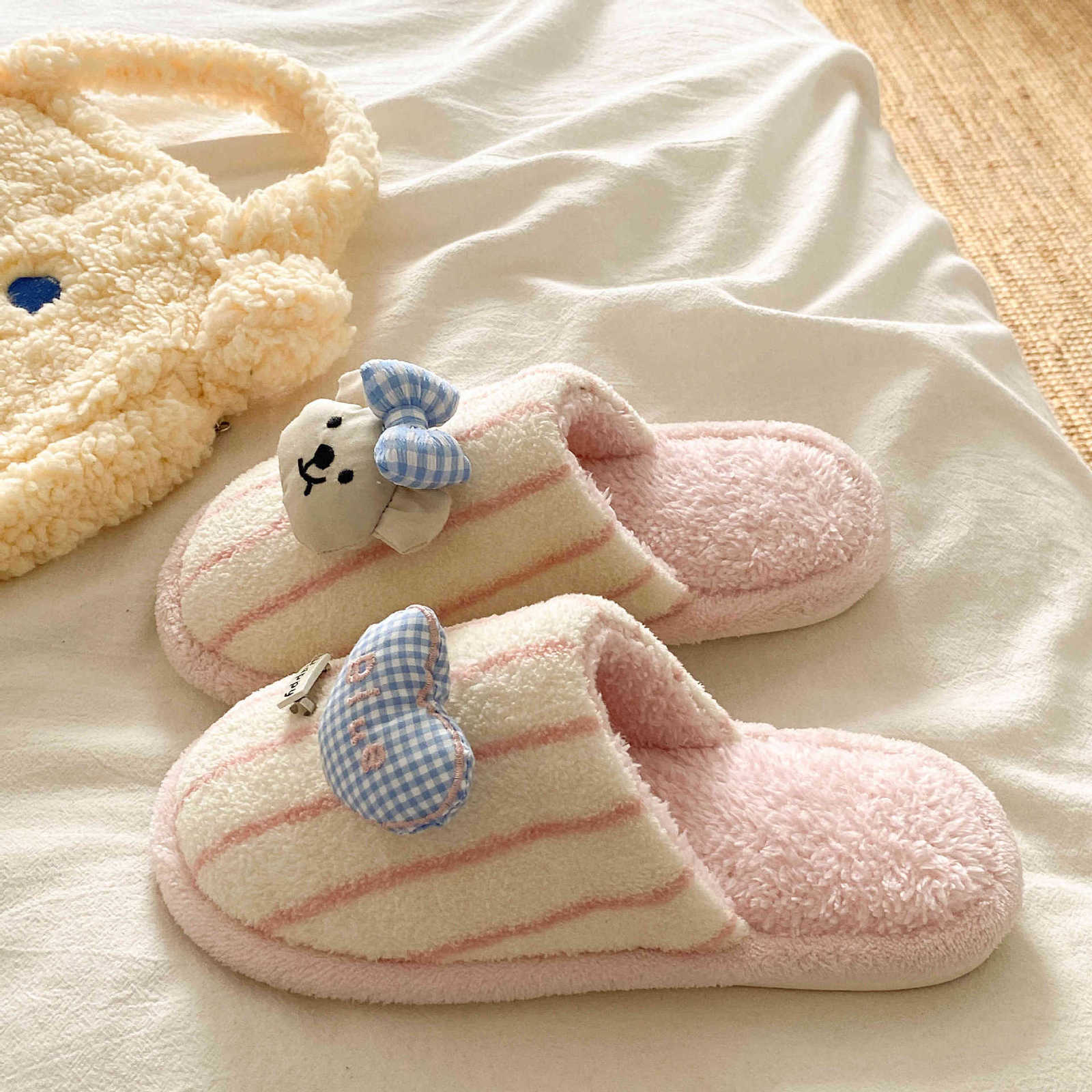 2025 New Lightweight and Comfortable Cotton Slippers Cute Puppy Plush Cotton Slippers for Women Winter Indoor Home Warmth S260305