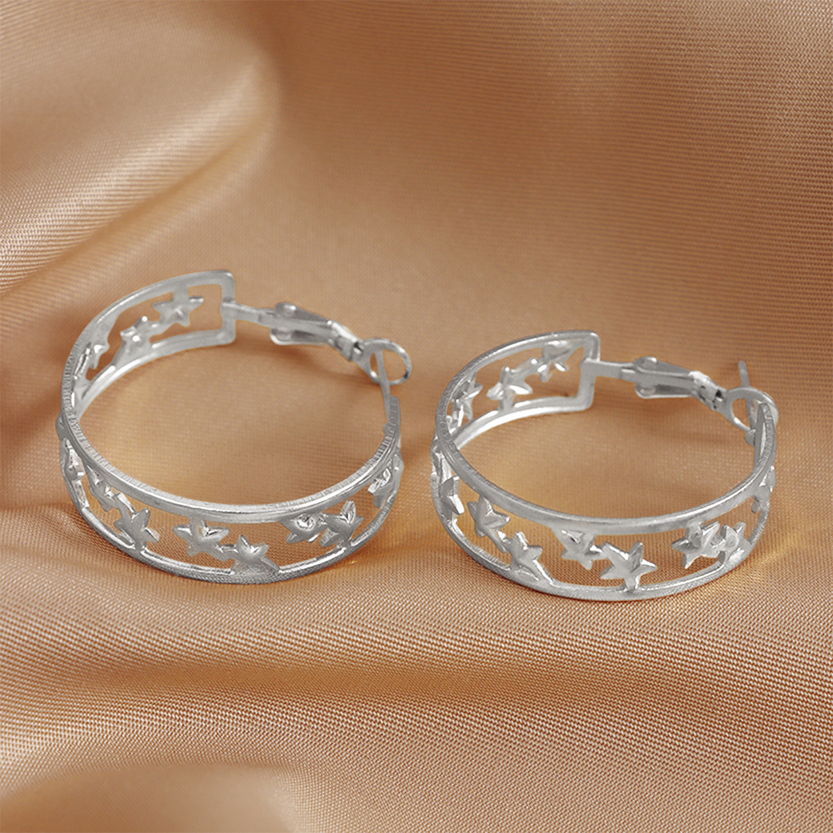 Sophisticated Astral-Inspired Ear Jewelry: Trendy Star Studs
