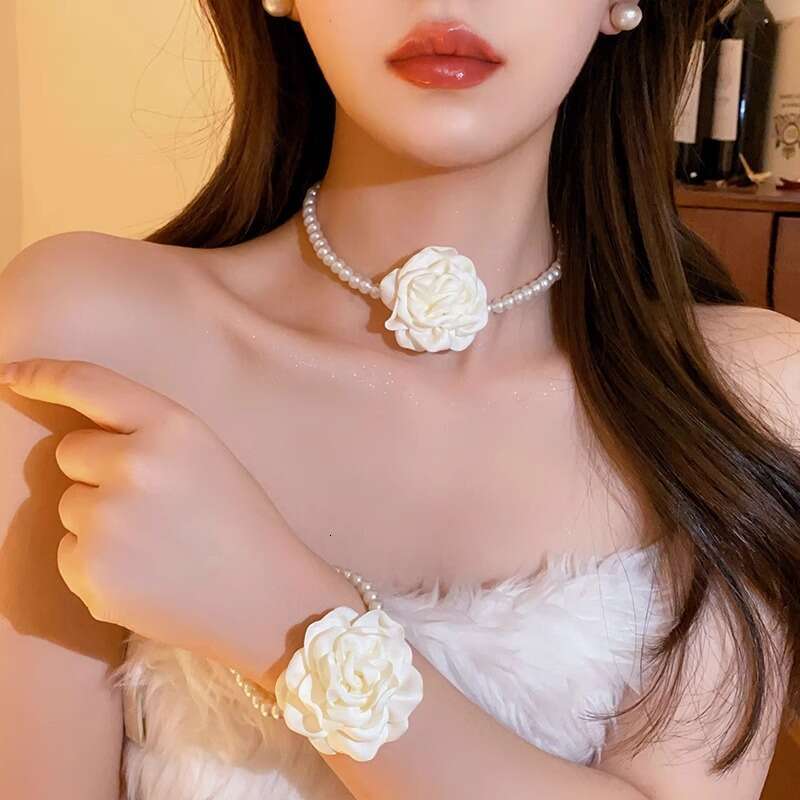 Pink rose flower personalized pearl necklace 2025 new model, suitable for dresses, collarbone choker, neck accessory, women's jewelry