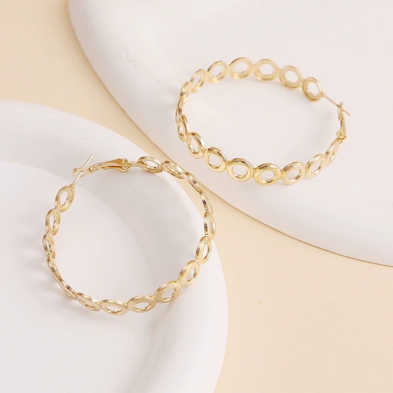 Sleek Design Gold Tone Ear Ringset with Trendy Simplicity