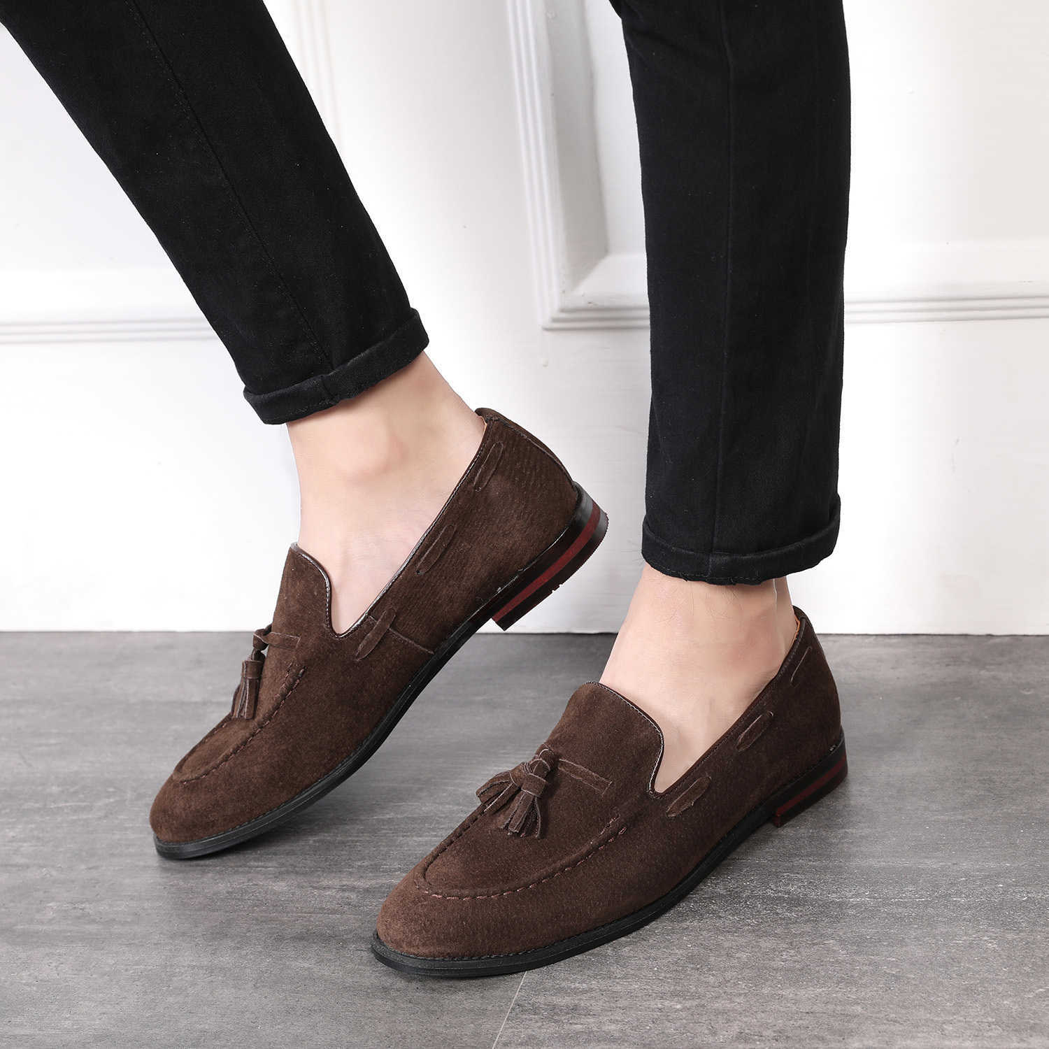 Tassel Loafers Shallow-mouthed Shoes Men Designer Dress Shoe Pointed Toes Casual Travel Party Wedding Shoes 181