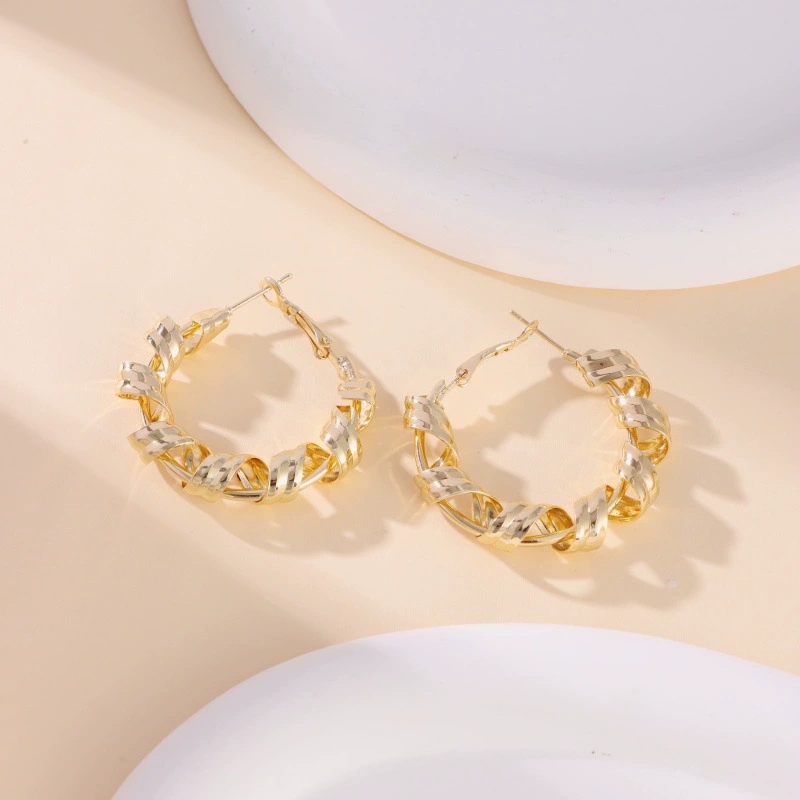 Elegant Spiraled Ear Cuff Accessories for Women Modernist Luxury Statement Earring Set