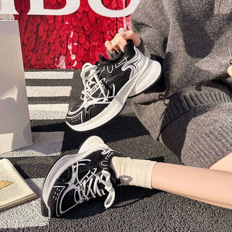 2025 Spring New Women's Lace up Casual Fashion Black and White Breathable Mesh Sports Shoes