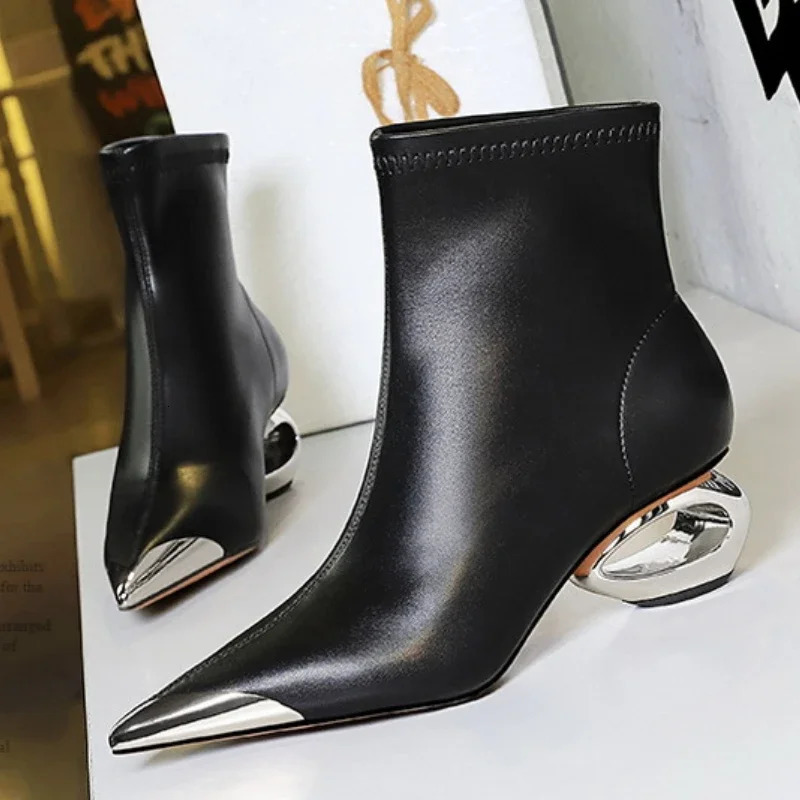 Metal Hollow Heel Iron Head Metal Pointed Toes Modern Short Boots for Women Winter Street Style Low Heel Boots Female 260303