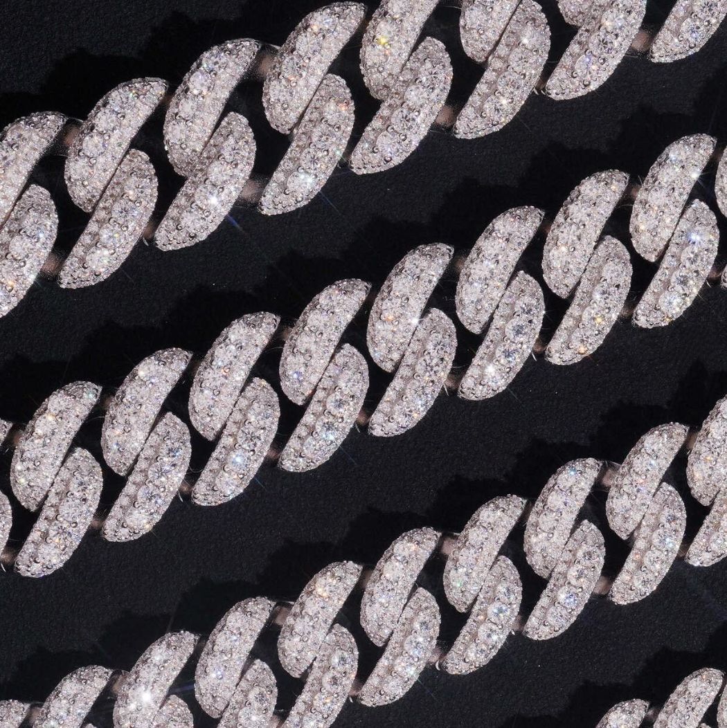 Iced-out 13/15/16/18mm Cuban necklace with four raised stones in the middle fashion jewelry