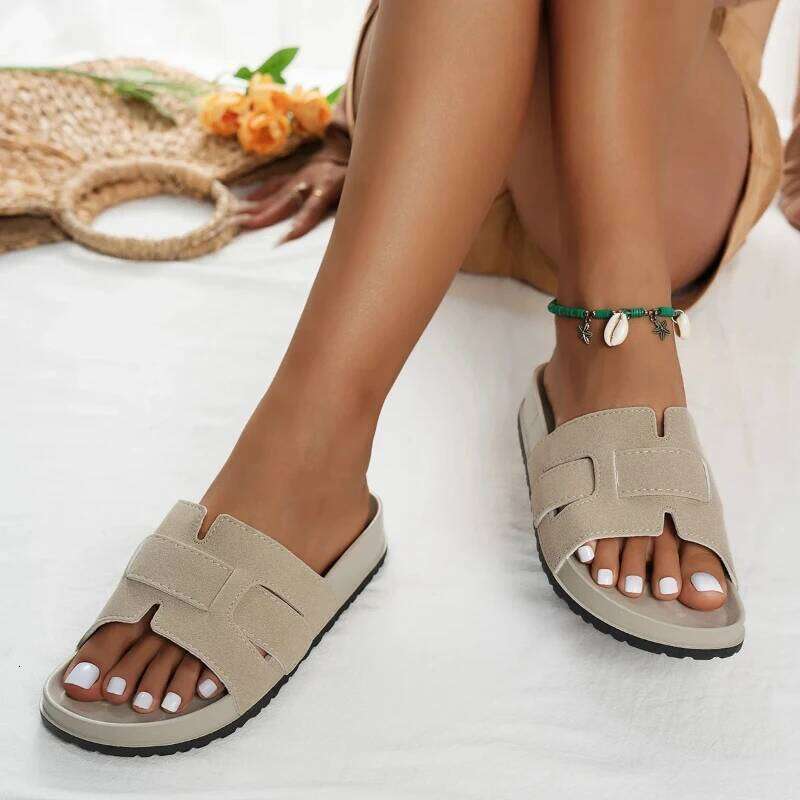 2026 New Trend Summer Lightweight Comfortable Sandals Anti-slip Designer Shoes Beach Flat Slippers Slides Women