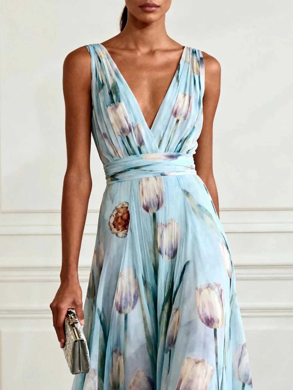 2026 New Blue Tune Tulip Print Sleeveless V Neck Chiffon Evening Gown Elegant Flowy Long Banquet Dress X260306