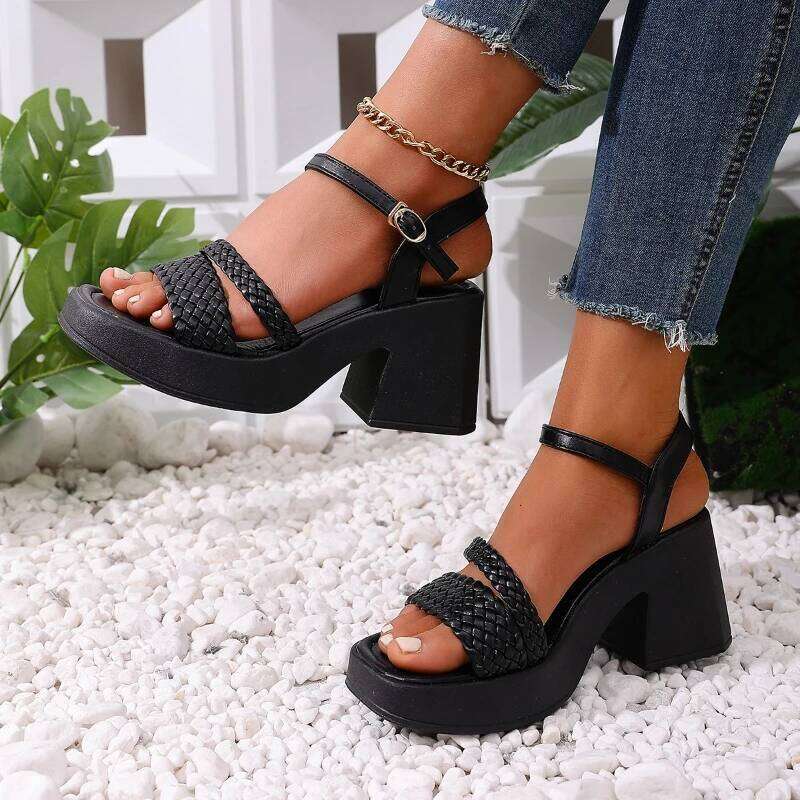 2026 Summer New Women's Fashionable Comfortable Thick Bottom with One Line Buckle Design and Simple Open Toe Sandals
