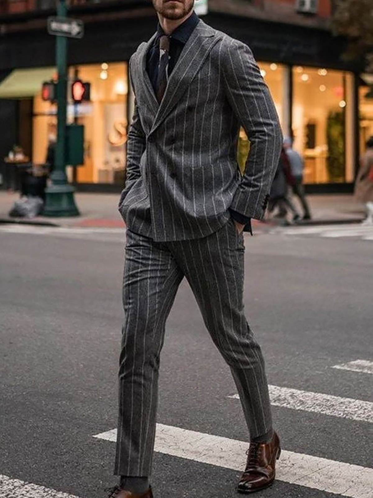 Men Wedding Tuxedos Gray Wide Stripes Peaked Lapel Blazer Prom Party Jacket Pants Groom Wear 2 Pieces Formal Sets