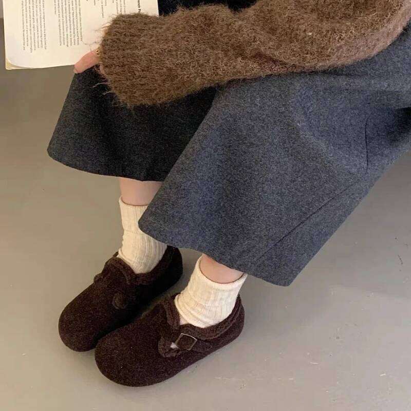 2025 Winter New Women's Fashion Retro Flat Soft Bottom Anti slip Wear resistant Casual Shoes