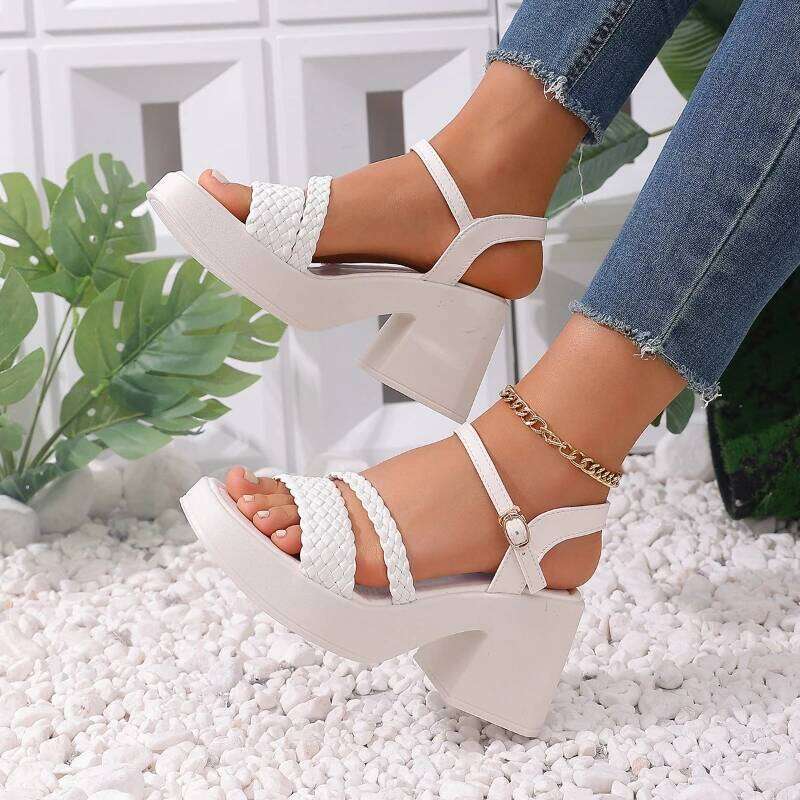 2026 Summer New Women's Fashionable Comfortable Thick Bottom with One Line Buckle Design and Simple Open Toe Sandals