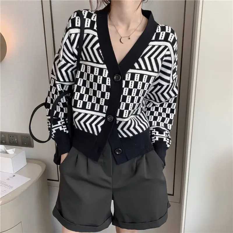 Womens Clothing Korean V-neck Sweaters 2023 New Fashion Loose Coat Ladies Autumn Winter Thick Warm Buttons Vintage Cardigan M260306