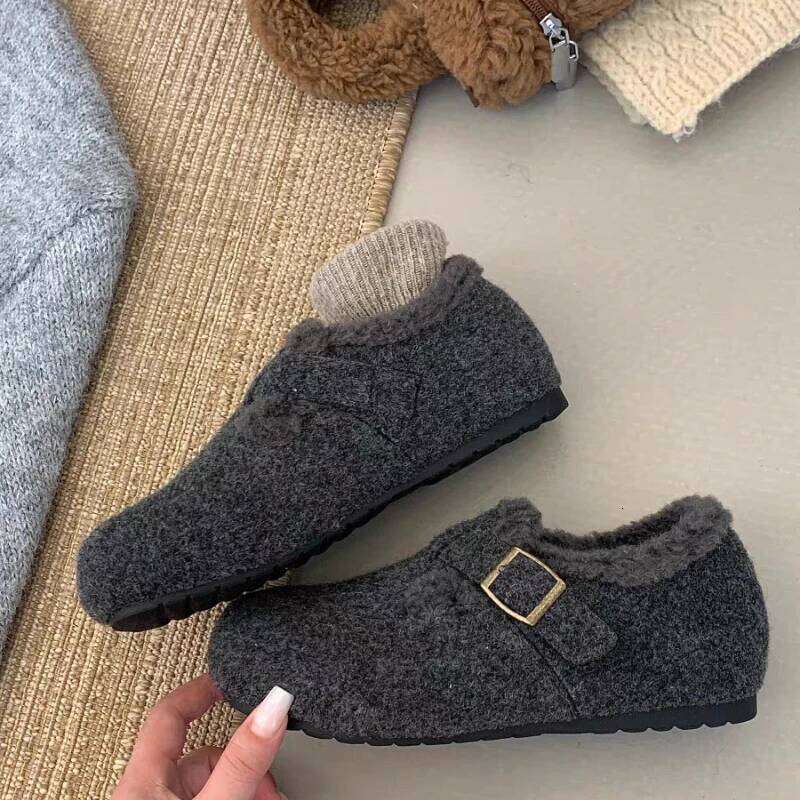2025 Winter New Women's Fashion Retro Flat Soft Bottom Anti slip Wear resistant Casual Shoes