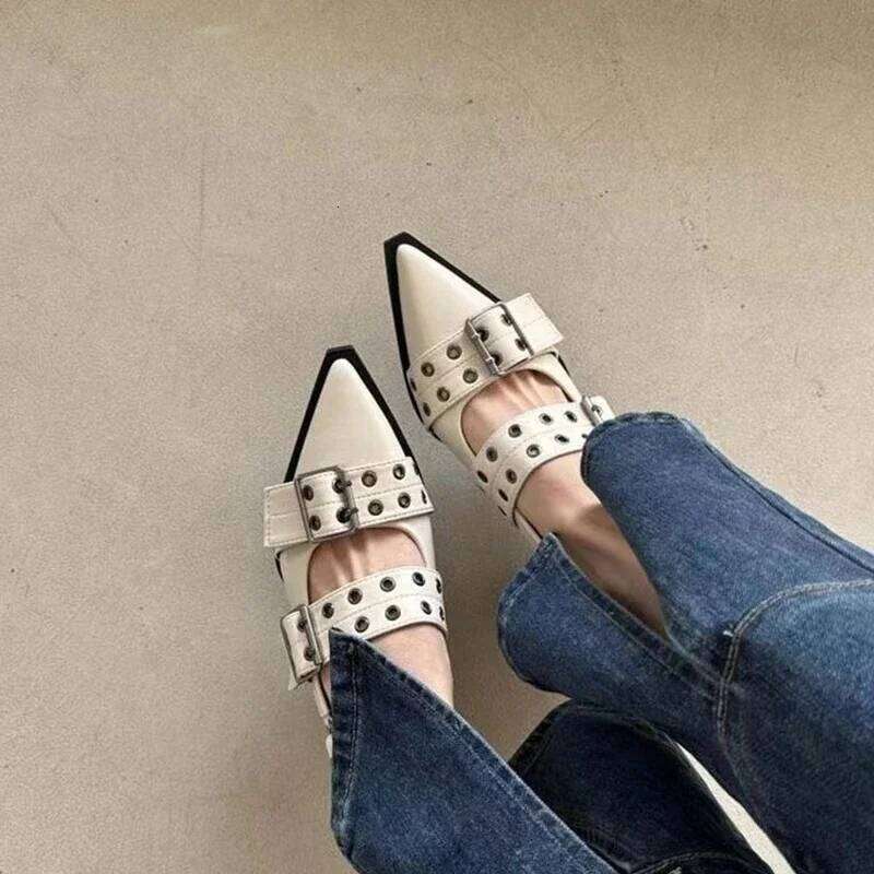 Women's New French Style Pointed Toe Mary Jane Retro Medium Thick Heel for Women with Skirts and Small Leather Shoes